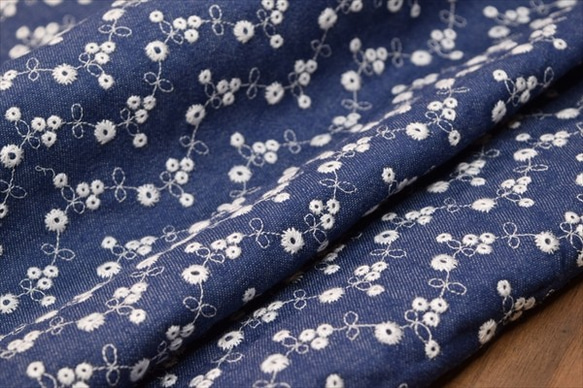牛仔布刺繡面料/北歐/小花朵圖案/日本製造/藍色 第2張的照片