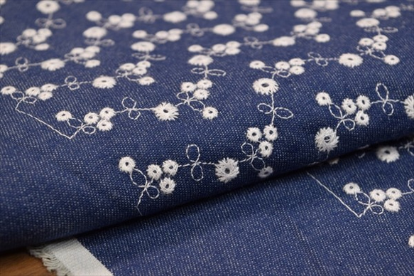 牛仔布刺繡面料/北歐/小花朵圖案/日本製造/藍色 第5張的照片