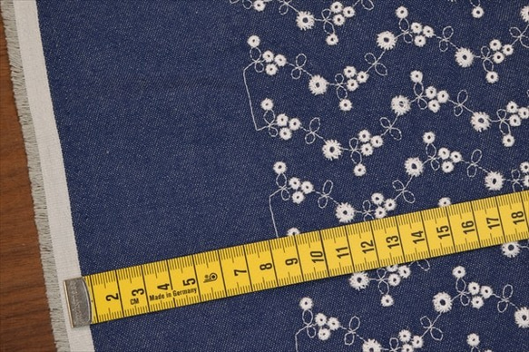 牛仔布刺繡面料/北歐/小花朵圖案/日本製造/藍色 第7張的照片