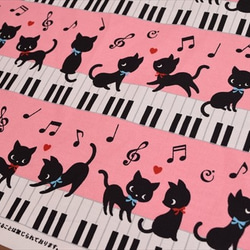 【Colorful Textile Market】ピアノの上で踊る黒猫ワルツ柄/コットンオックス生地 1枚目の画像