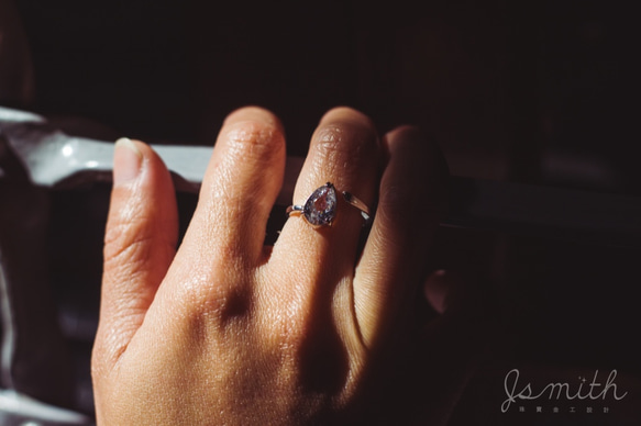 『璀璨永恆』925純銀戒指+水滴型鋯石包鑲 第6張的照片