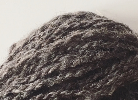 ② 手紡ぎ糸　シェットランド（シュロプシャー混）ダークグレー（77ｇ）7 - 8wpi 極太 3枚目の画像