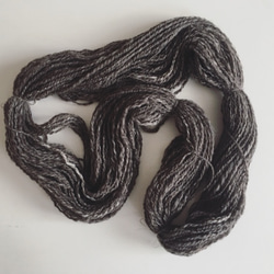 ② 手紡ぎ糸　シェットランド（シュロプシャー混）ダークグレー（77ｇ）7 - 8wpi 極太 4枚目の画像