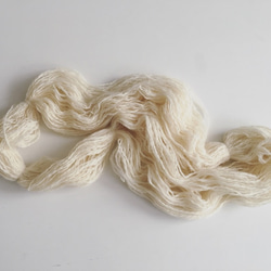 ⑥ 手紡ぎ糸　シュロプシャー　生成りホワイト（74ｇ）10-11wpi  並太 4枚目の画像