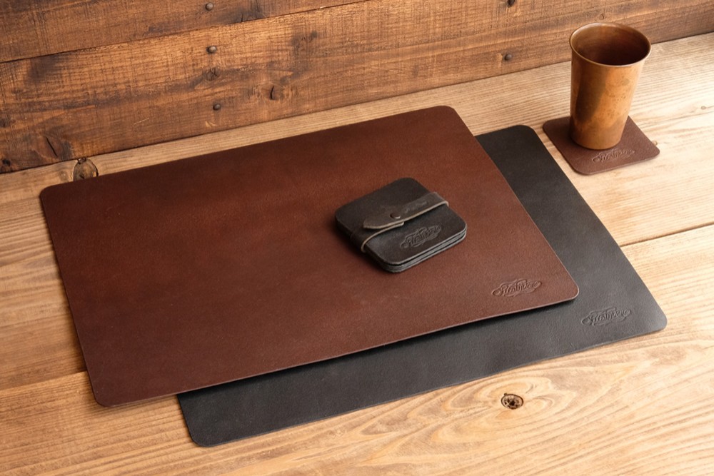 一枚革のデスクマット／スタンダードサイズ　イタリア産ベジタブルタンニンレザー床革