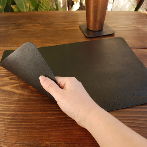 【新品 未使用】革製 デスクマット 日本製 レザー調 デスクマット 光学式マウス対応 600×900mm 1.5mm