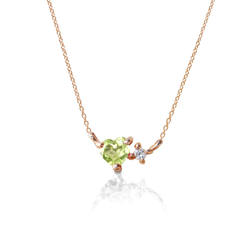 8月 誕生石 ペリドット と ダイヤモンド の 小さな プチ ハート  