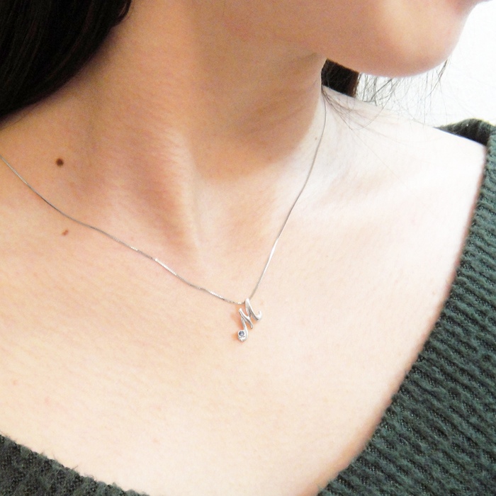 イニシャル [ M ] 12月 誕生石 タンザナイト アルファベット K10 ホワイトゴールド ネックレス [受注制作]