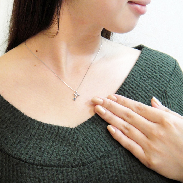 イニシャル [ M ] 12月 誕生石 タンザナイト アルファベット K10 ホワイトゴールド ネックレス [受注制作]