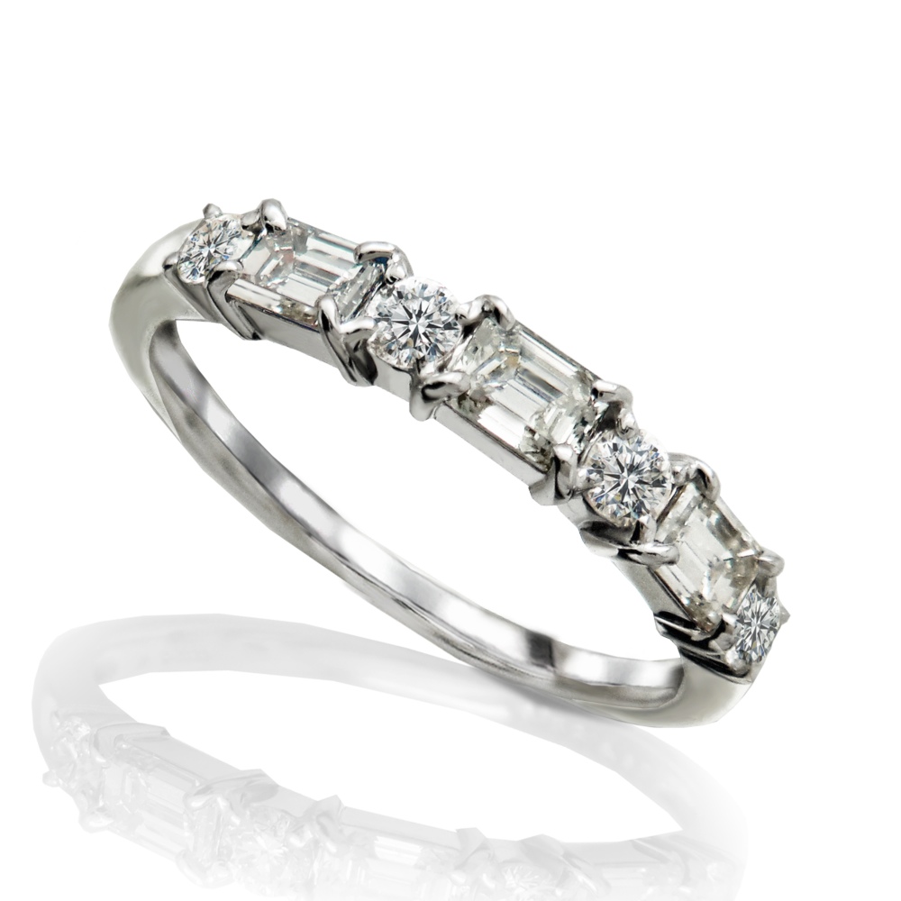 クラシカル ライン バケット & ラウンドブリリアント 0.6カラット ダイヤモンド プラチナ ハーフ エタニティ リン