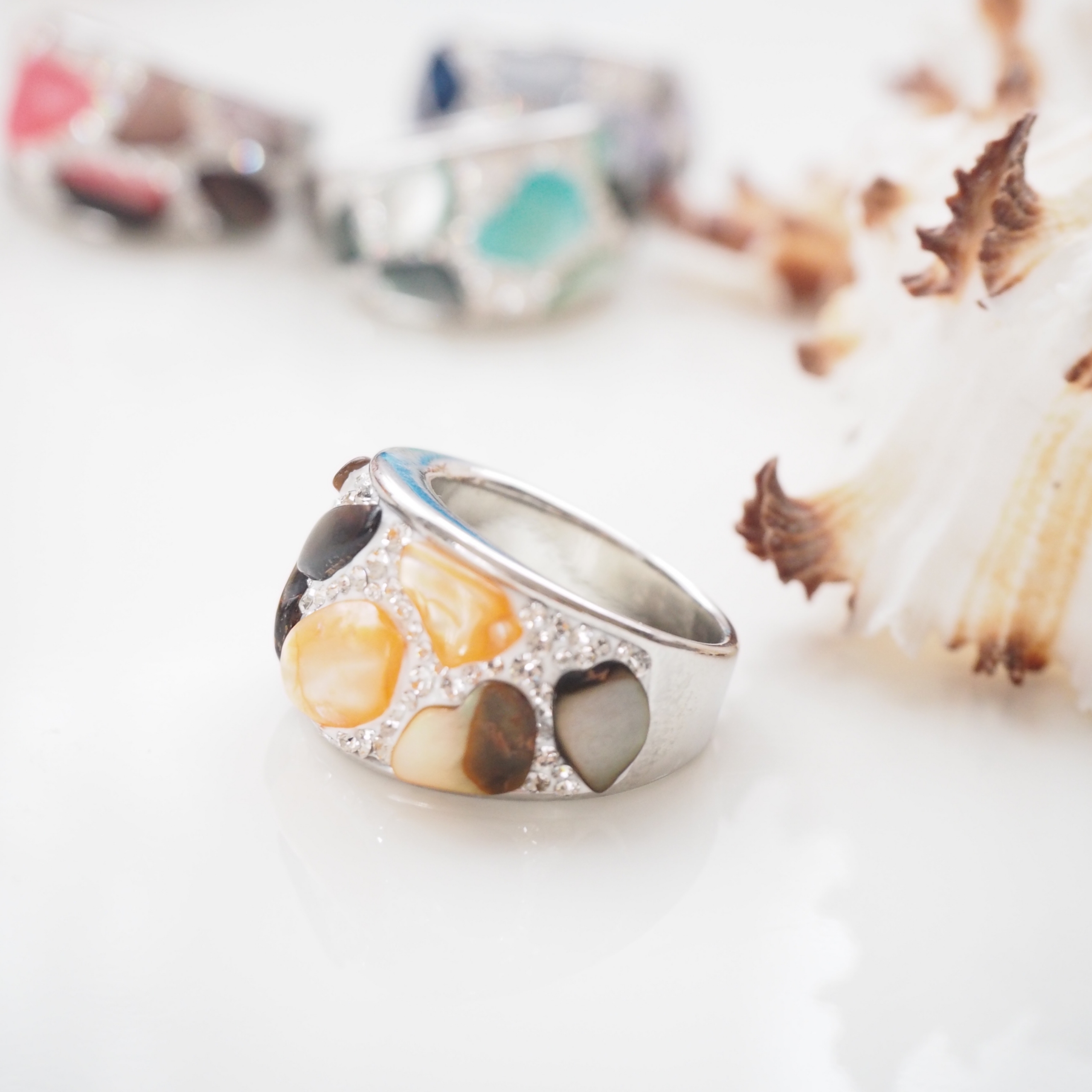 シェルとスワロフスキー®クリスタルの夏リング（イエロー）
