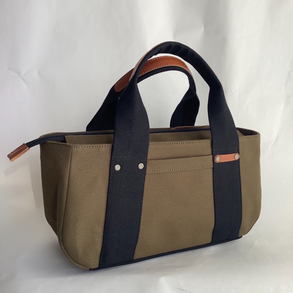 コロンと丸い帆布の横長トート・カーキグリーン＋ブラック・マチ12・天ファスナー・底鋲