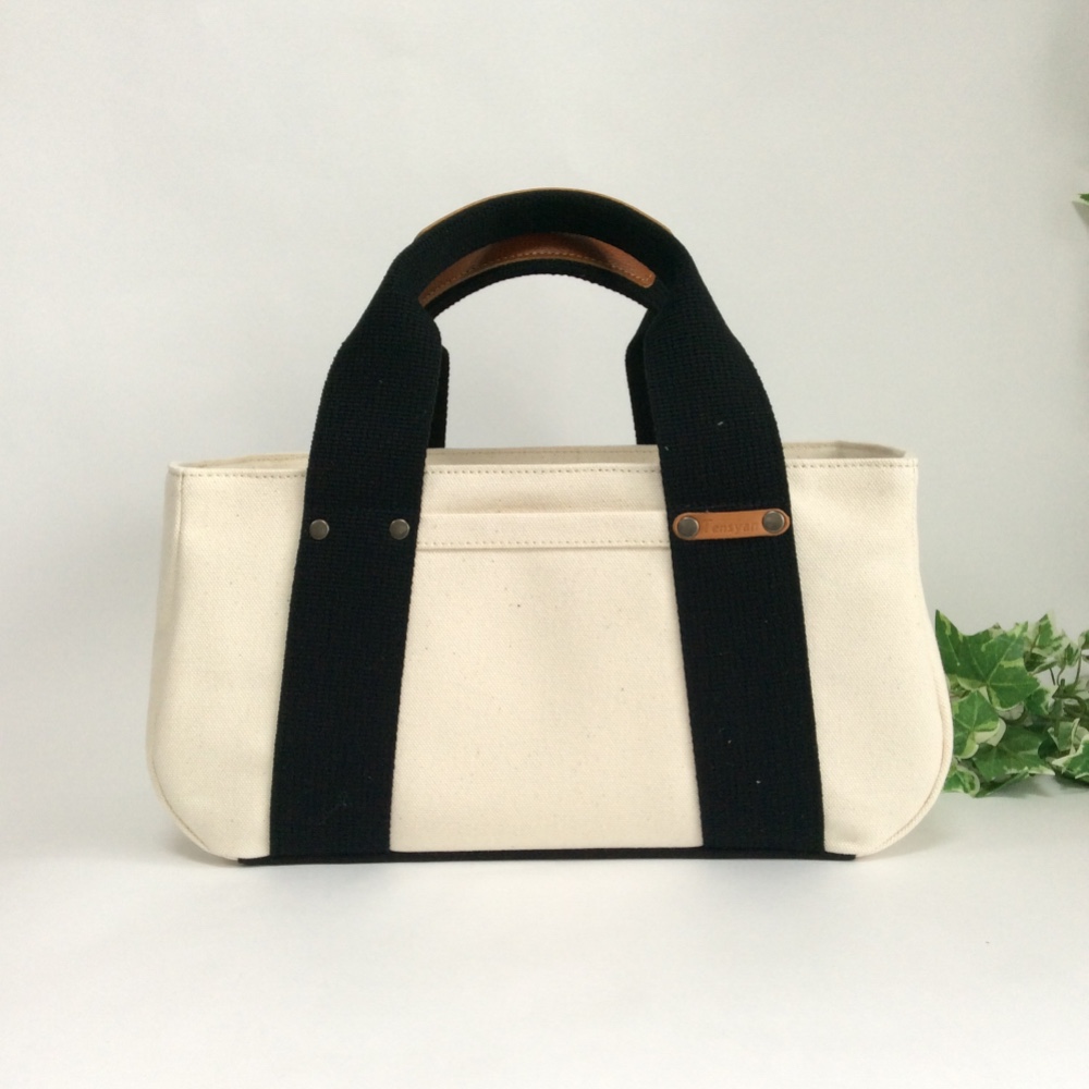 受注製作◇コロンと丸い帆布の横長トート・生成り＋ブラック・マチ14