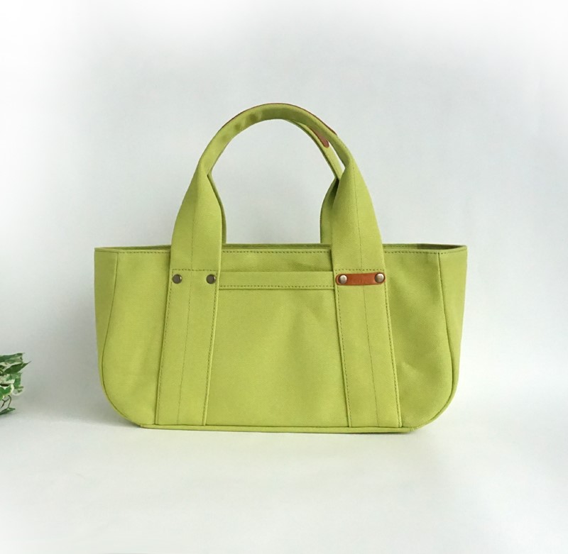 コロンと丸い帆布の横長トート・アップルグリーン・マチ12