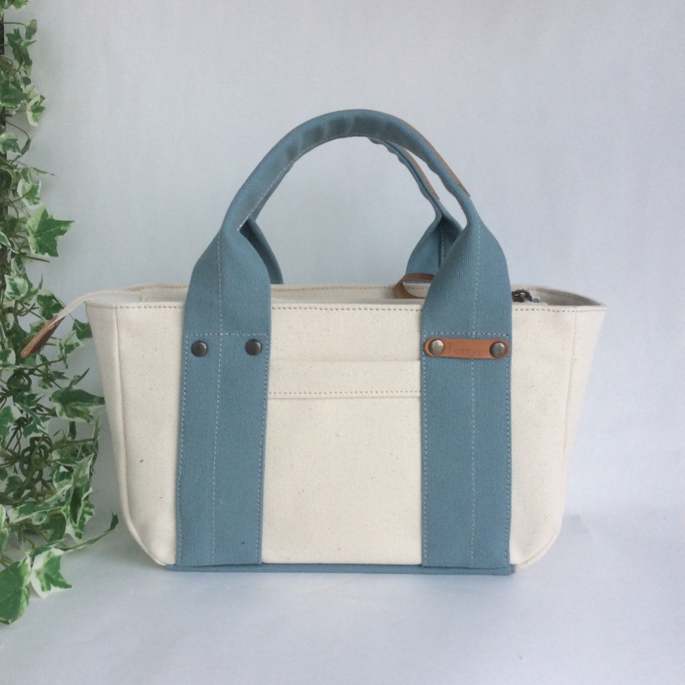 Sサイズ◇コロンと丸い帆布の横長トート・生成り＋オールドブルー・マチ12