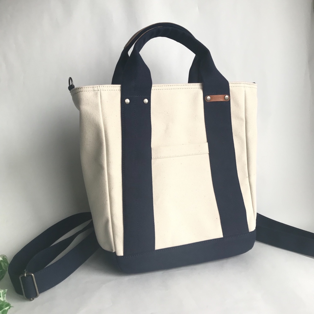 3WAY◇コロンと丸い帆布のショルダーリュック・生成り+ダークネイビー・マチ12