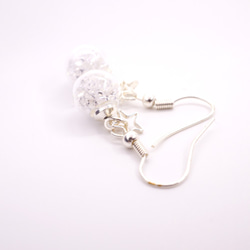 A Handmade 白水晶玻璃球吊耳環 第4張的照片