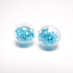 A Handmade 湖水藍水晶玻璃球耳環 第1張的照片