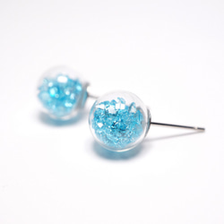 A Handmade 湖水藍水晶玻璃球耳環 第4張的照片