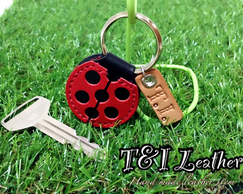 エルメス てんとう虫 レッド テントウムシ キーホルダー バッグチャーム レザー エルメス レザー てんとう虫 テントウムシ キーホルダー バッグ
