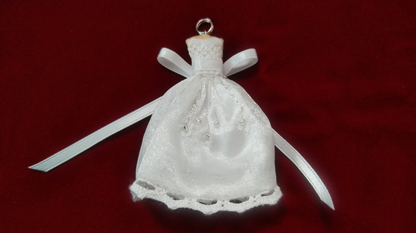ウエディングドレスのミニチュアストールピン1 4枚目の画像