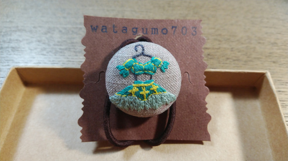 バレエ衣装ヘアゴム　くるみボタン　刺繍（Green） 1枚目の画像