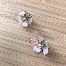 【専用ページ】桜のイヤリングと雪の花 1枚目の画像