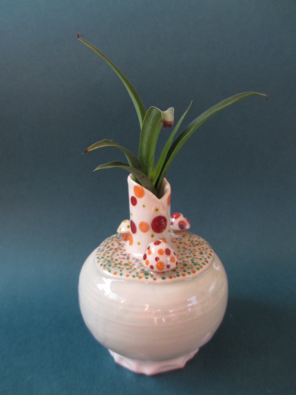 色絵一輪挿し・きのこ(半磁器)