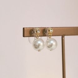 〖樹脂Nonhorupiasu（耳環）〗捷克水晶玻璃和水晶珍珠（白領）耳環 第4張的照片