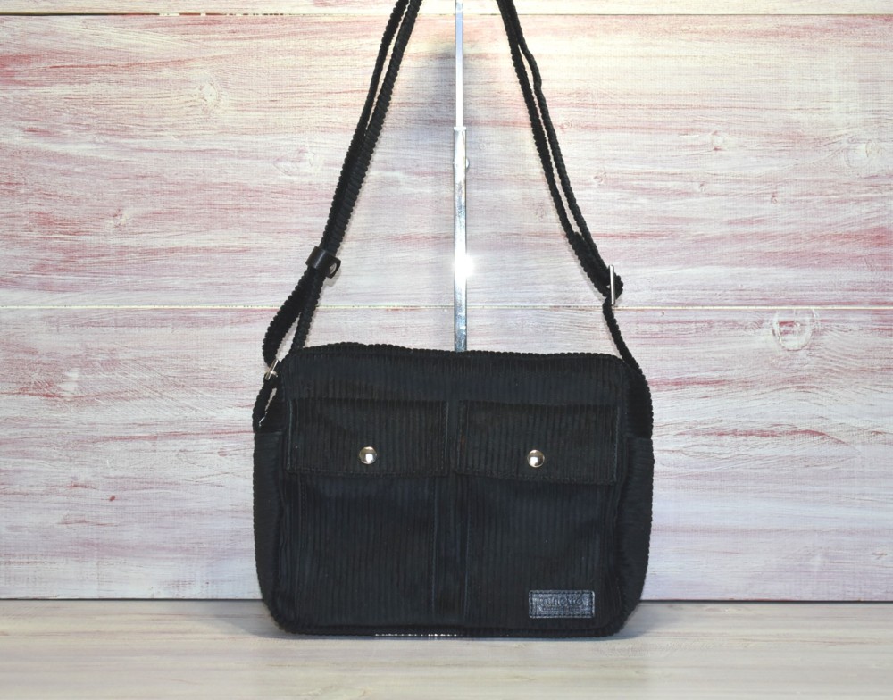 Kuttari　コーデュロイのくったりショルダーバッグ（ブラック）