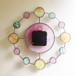 送料無料　パステルな掛け時計　丸い　ピンク　ガラス　ステンドグラス　インテリア 2枚目の画像