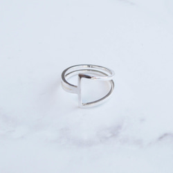 【手工客製銀飾】裸空三角 | 個性寬版 手工純銀戒指 | 大員囡仔 第2張的照片
