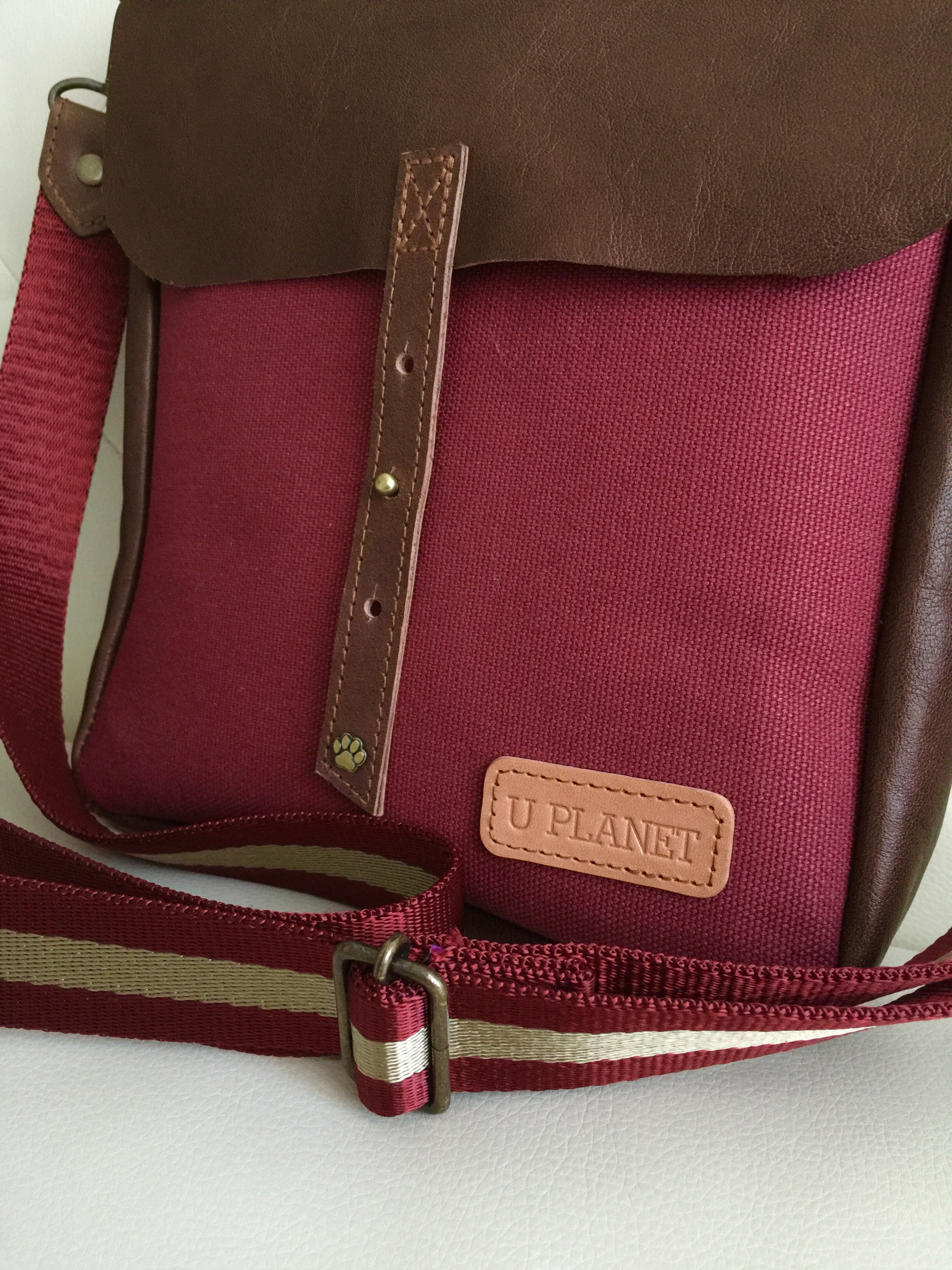 本牛革とビンテージ帆布のショルダーバッグ・レッド