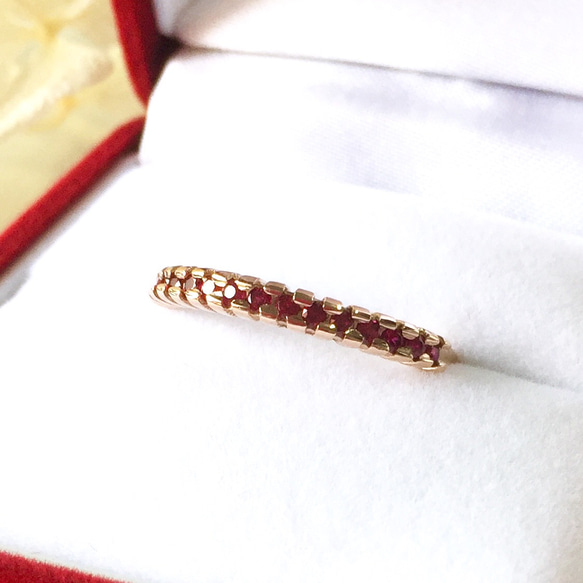 再販・K18(18金) ミャンマー産最高品質ルビー(真紅色・ピジョンブラッド)のハーフエタニティリング<受注制作> 2枚目の画像