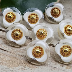 M138【18mm set 8pcs】復古風格.花朵x金色裝飾鈕扣 第1張的照片