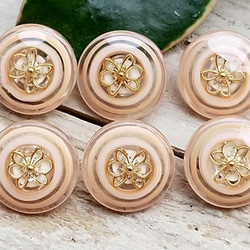 M643【21mm set 6pcs】復古設計.蜜桃色x金色花朵裝飾.樹脂鈕扣.高品質 第1張的照片