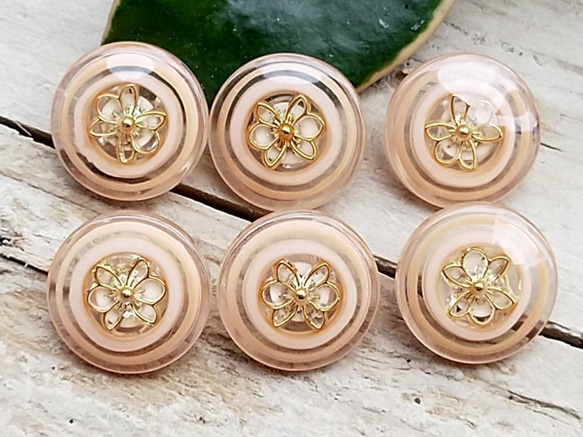 M643【21mm set 6pcs】復古設計.蜜桃色x金色花朵裝飾.樹脂鈕扣.高品質 第1張的照片