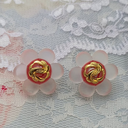 M149【21mm set 6pcs】紅色.磨砂花朵造型+金色裝飾鈕扣. 第2張的照片