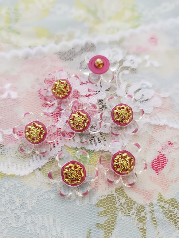 M154【21mm set 6pcs】玫瑰色.透明花朵造型+金色裝飾鈕扣. 第1張的照片