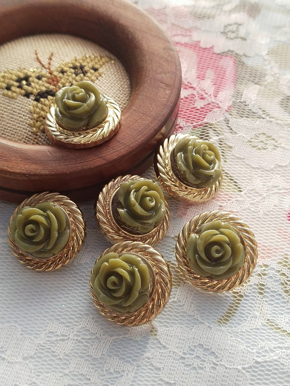 HR03【20mm set 6pcs】Handmade.搪瓷.橄欖綠玫瑰花+金色裝飾鈕扣. 第1張的照片
