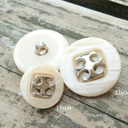 M1101【set 14pcs】高品質銀色裝飾米色貝殼紋風格鈕扣.Silver Beige Buttons. 第2張的照片