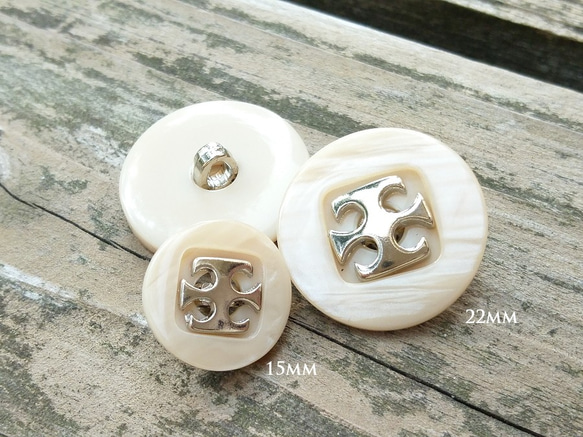 M1101【set 14pcs】高品質銀色裝飾米色貝殼紋風格鈕扣.Silver Beige Buttons. 第2張的照片