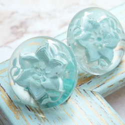 M740【15mm set 6pcs】Light Aqua Blue花朵透明鈕扣 第2張的照片