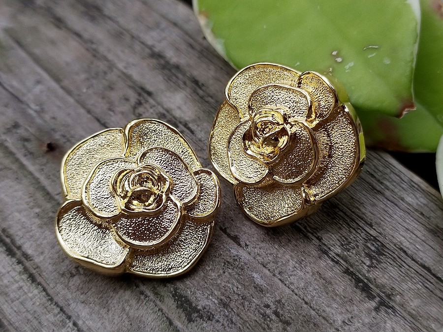 M135【20mm 8個セット】金薔薇柄ボタン ボタン DAdaButton 通販