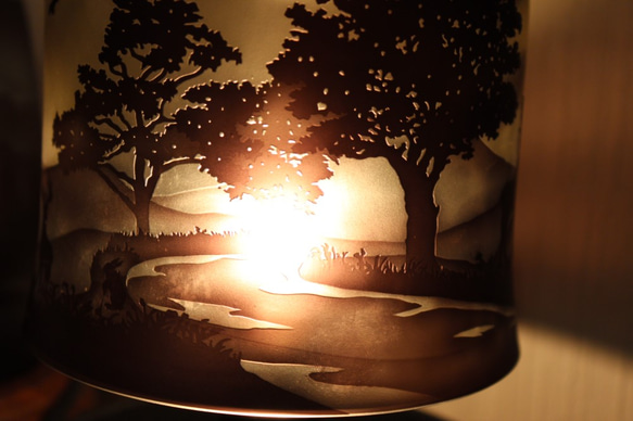 ランプに描くトナカイの佇む風景 8枚目の画像