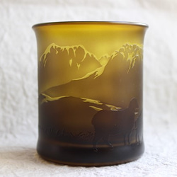 【父の日】羊飼いと戯れる羊のいる風景（グラス） 3枚目の画像