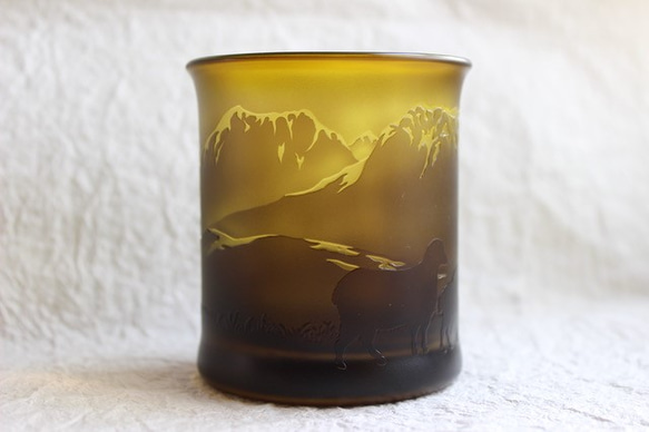 【父の日】羊飼いと戯れる羊のいる風景（グラス） 3枚目の画像