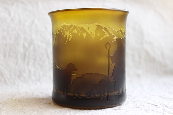 【父の日】羊飼いと戯れる羊のいる風景（グラス） 6枚目の画像