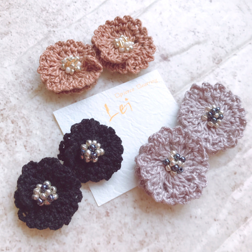 ブラックレース編みフラワー×ビーズ 大ぶり ピアス（フープ） Lei 通販  