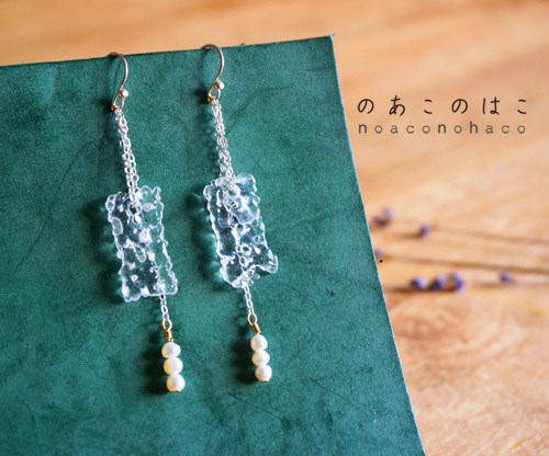 つぶつぶガラスのピアス（スクエア）